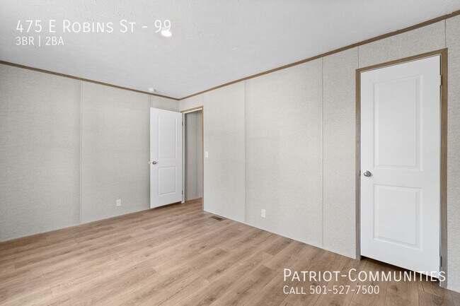 Building Photo - 475 E Robins St