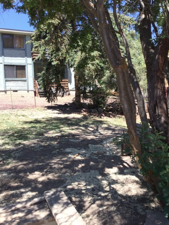 Building Photo - 3 Bedroom 2 Bath house