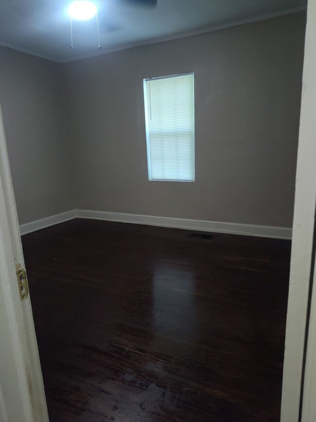 Building Photo - 358 E Ridgeway St