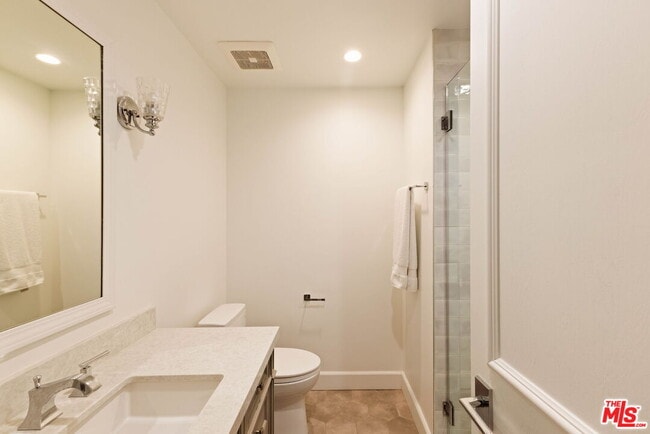 Building Photo - 300 N Swall Dr