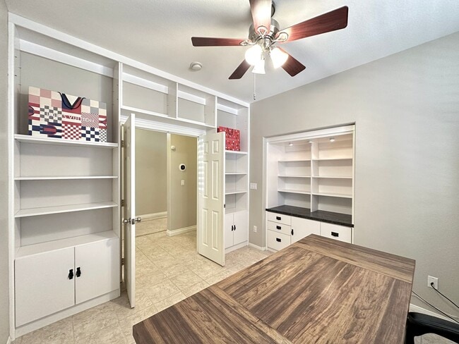 Building Photo - Glenhaven At Southern Highlands