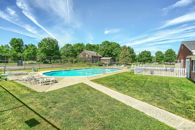 Building Photo - 12 Brook Dr