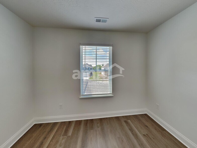 Building Photo - 9172 Henley Ave