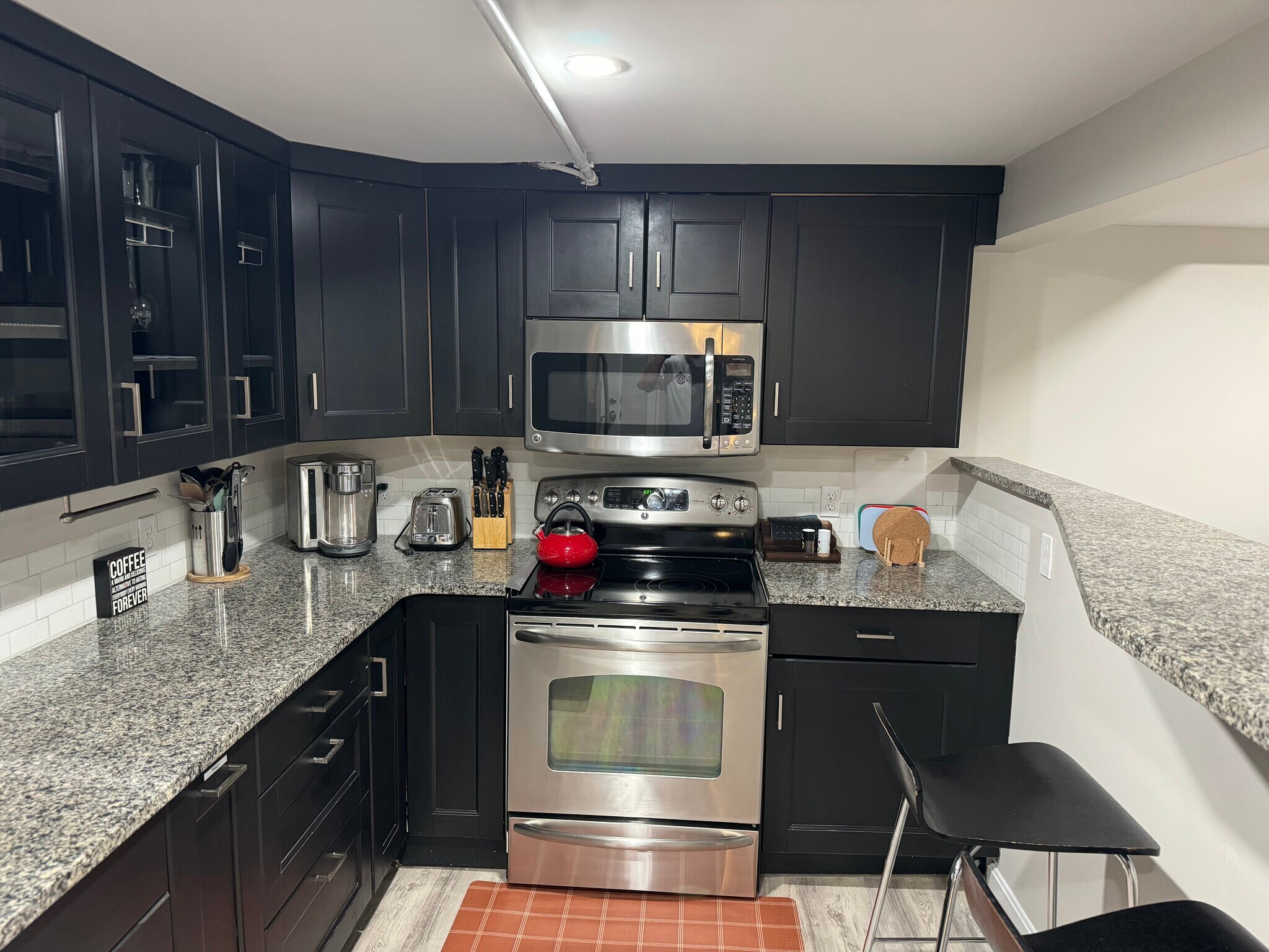 Kitchen Range - 171 Foster St