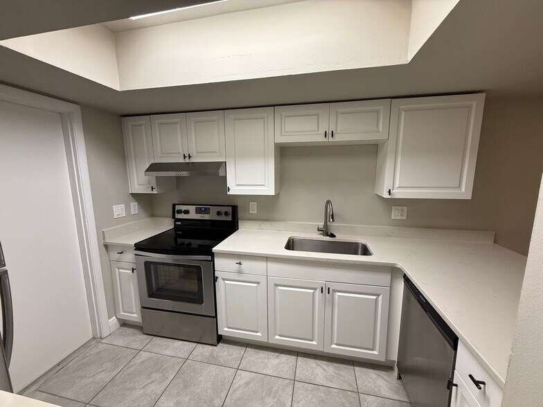 Building Photo - 1431 Croftwood Dr
