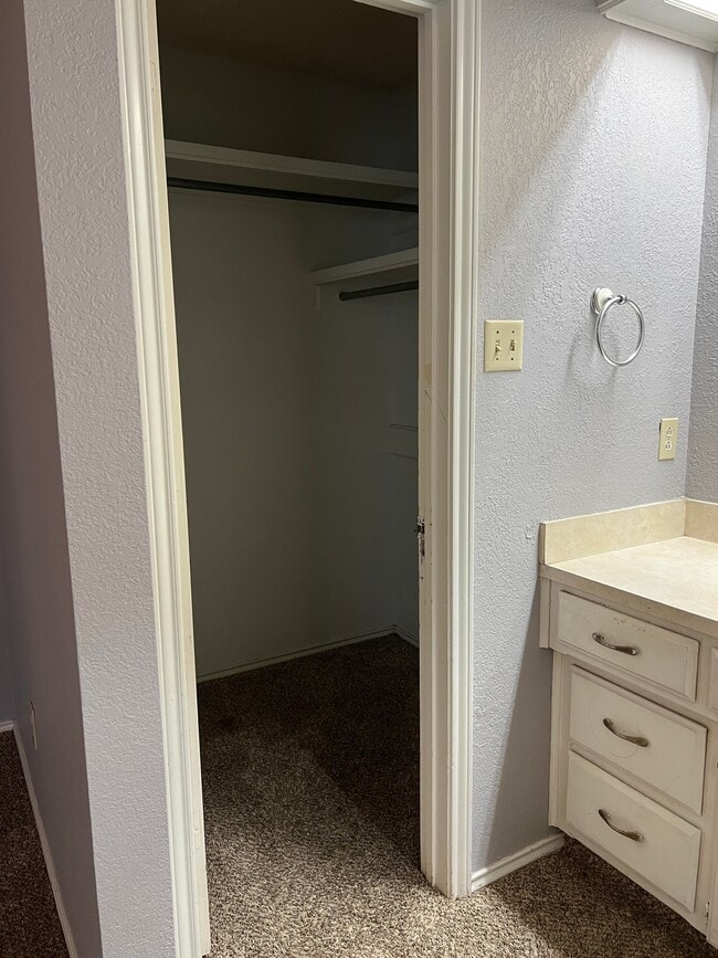 Building Photo - 5406 Duplex - Series C