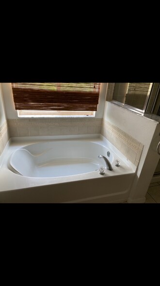 Building Photo - 2627 Lyndscape St