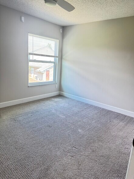 Building Photo - 610 Casa Park Court O