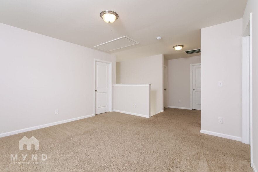 Building Photo - 700 Rose Mallow Dr