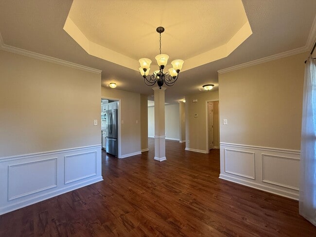 Building Photo - Spacious 3 BR/2BA Home + Formal Dining Roo...