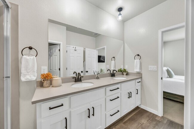 Building Photo - Newer Home on Large Corner Lot with Lots of Natural Light!