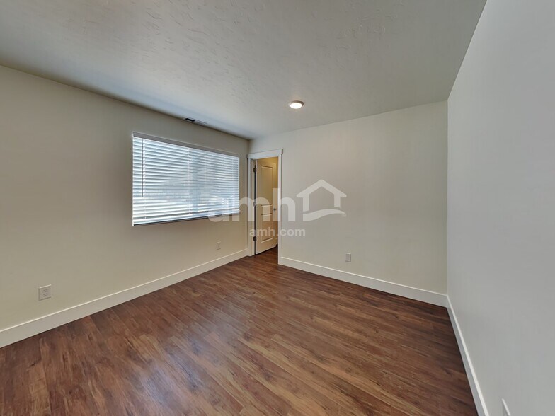 Building Photo - 871 N Rivermist Pl