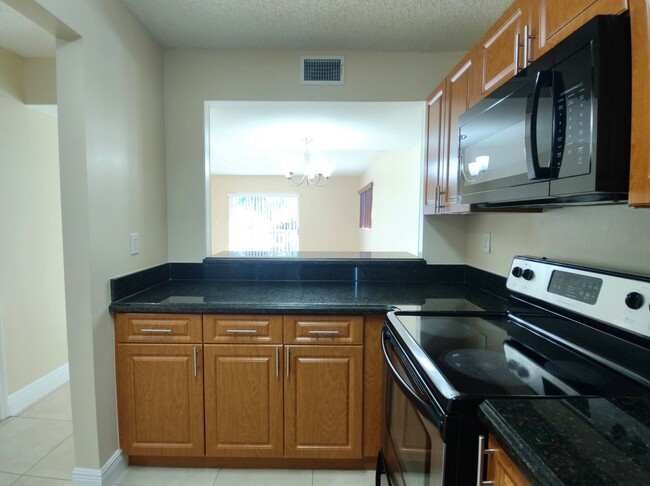 Building Photo - Spacious 2BR in Terrazas Del Sol