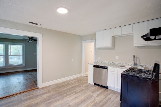 Building Photo - Coming Soon! Pet-Friendly 3BR Home with Large Backyard – Cleburne