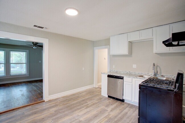 Building Photo - Now Available! Pet-Friendly 3BR Home with Large Backyard – Cleburne