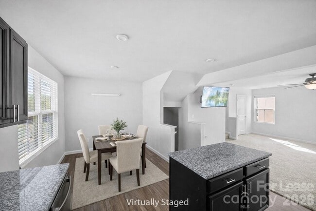 Building Photo - 708 Dillon Wy