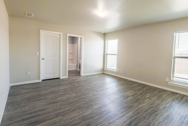 Building Photo - 3/2/2 in Frenship School District!