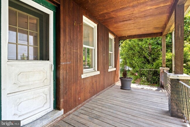 Building Photo - 161 Hermitage St