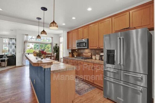 Building Photo - 2030 Silver Creek Dr