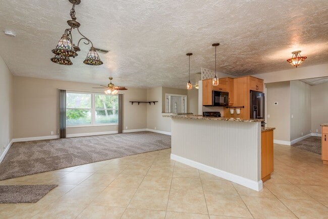 Building Photo - Pool Home Near Florida Beaches