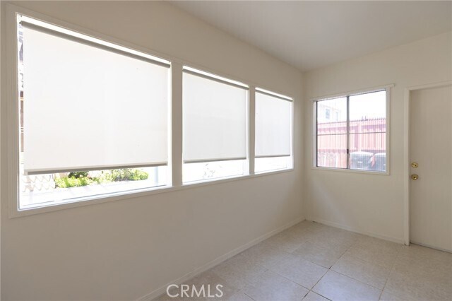 Building Photo - 757 E Doran St