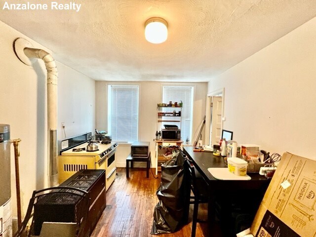 Building Photo - 31 Thacher St