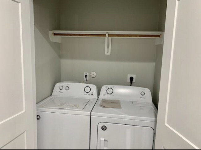 Washer and dryer in the unit. - 142 W 5th St