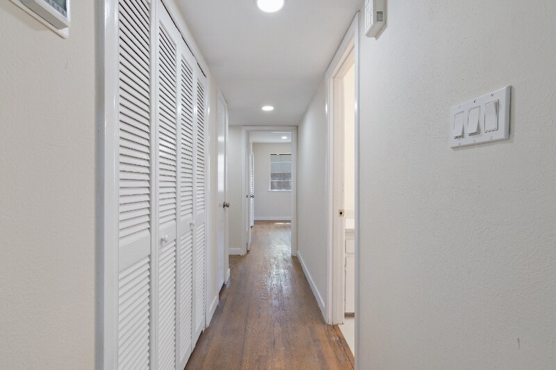 Building Photo - 529 Melrose Dr