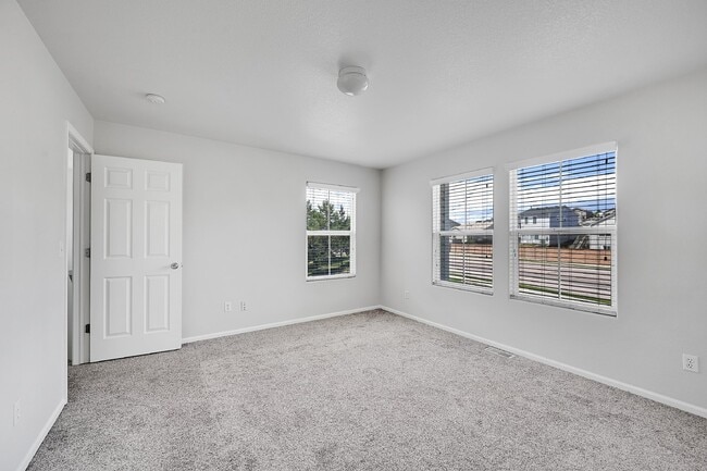 Building Photo - $1,850.00 - 2 Bedrooms, 2.5 Bathrooms Town...