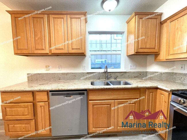 Building Photo - Available August 1st   Waterview Large Bal...