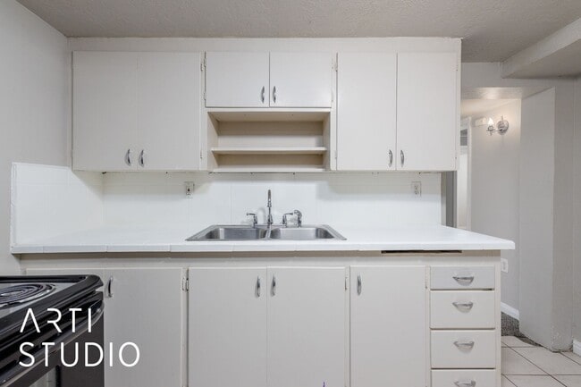 Building Photo - 28th Duplex