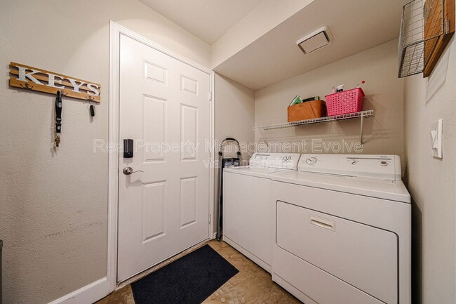 Building Photo - 8531 E Belleview St