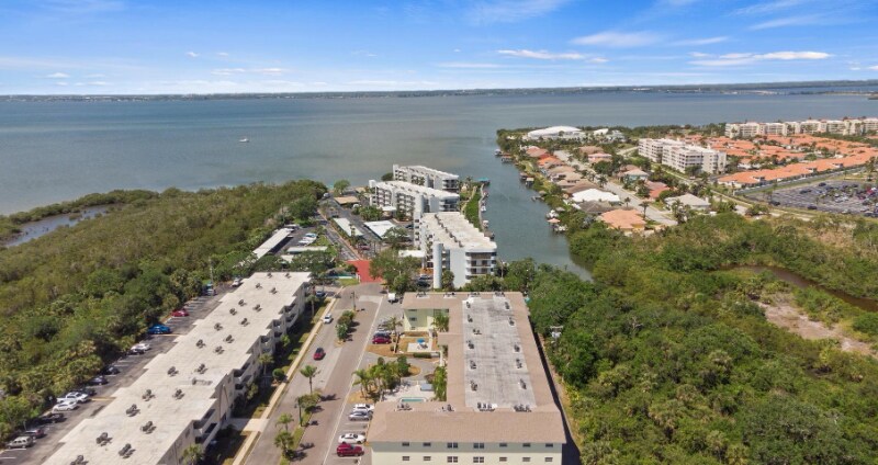 Building Photo - 230 Columbia Dr