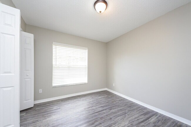 Building Photo - 11530 Foxglove Dr