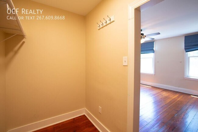 Building Photo - 2211 Bainbridge St