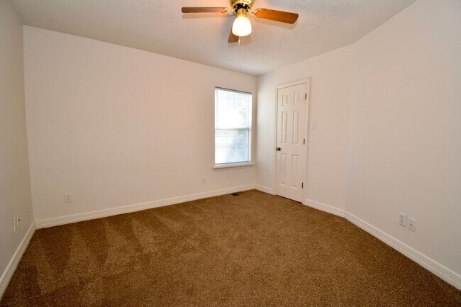 Building Photo - 3 Bed, 2 Bath Home in Ruston