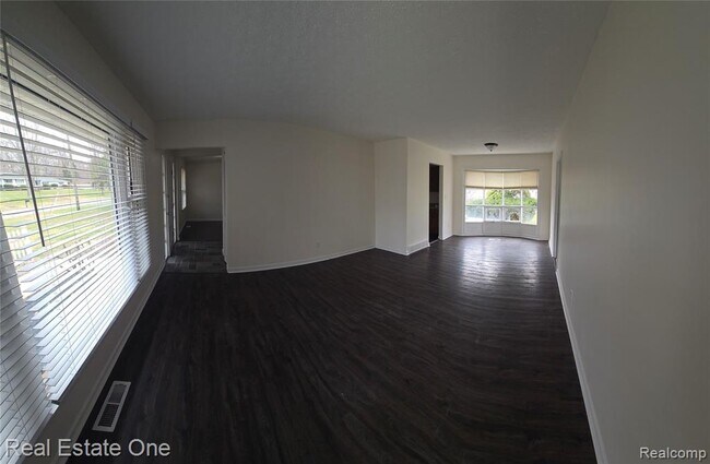 Building Photo - 25825 Sierra Dr