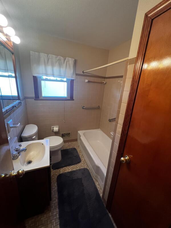 Building Photo - 6005 Applegate Ln