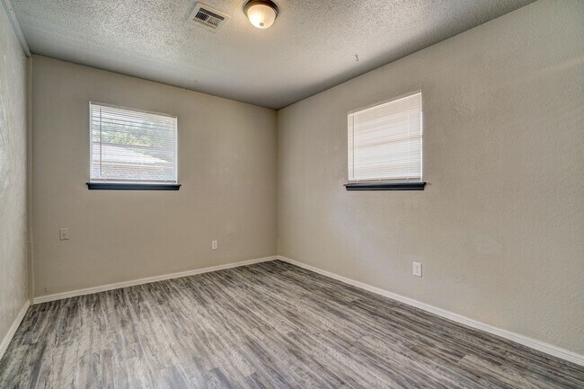 Building Photo - 3 Bed 1.5 Bath Norman