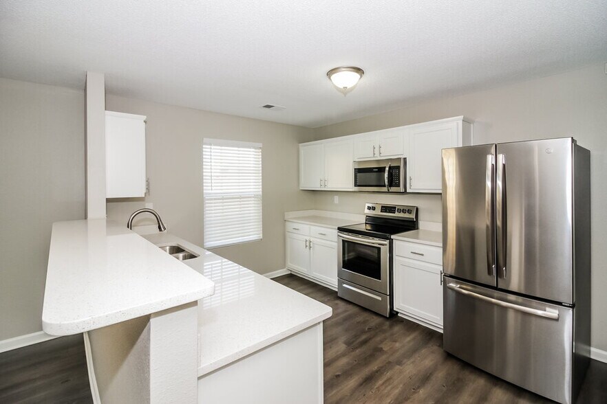 Building Photo - 7807 Birdwood Dr