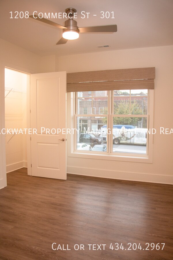 Building Photo - 1208 Commerce St