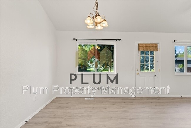 Building Photo - 5449 Golf Dr