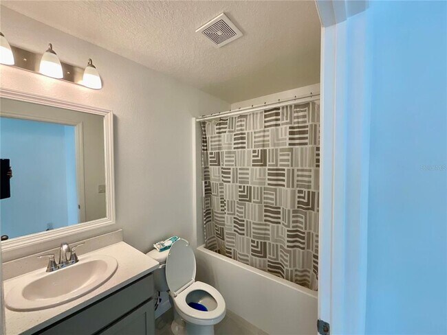 Building Photo - 270 Hyacinth Ct