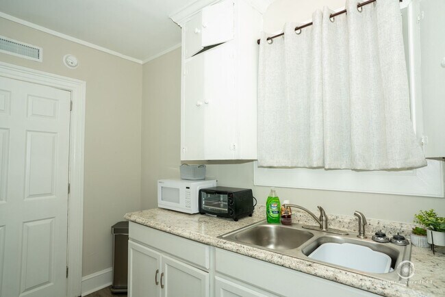 Building Photo - 324 Stockton St