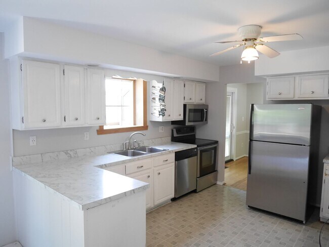 Building Photo - Your Next Home Awaits! Single Family Home ...