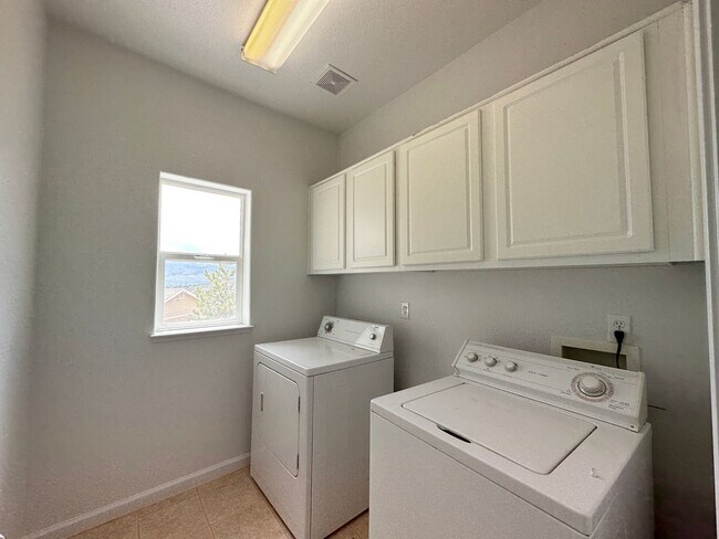 Building Photo - 4 bedrooms, 2 1/2 Baths with a 3 Car Garag...