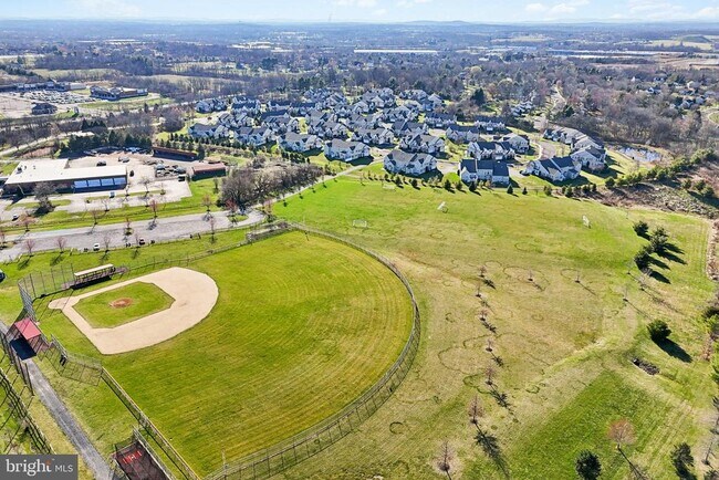 Building Photo - 1035 Thorndale Dr