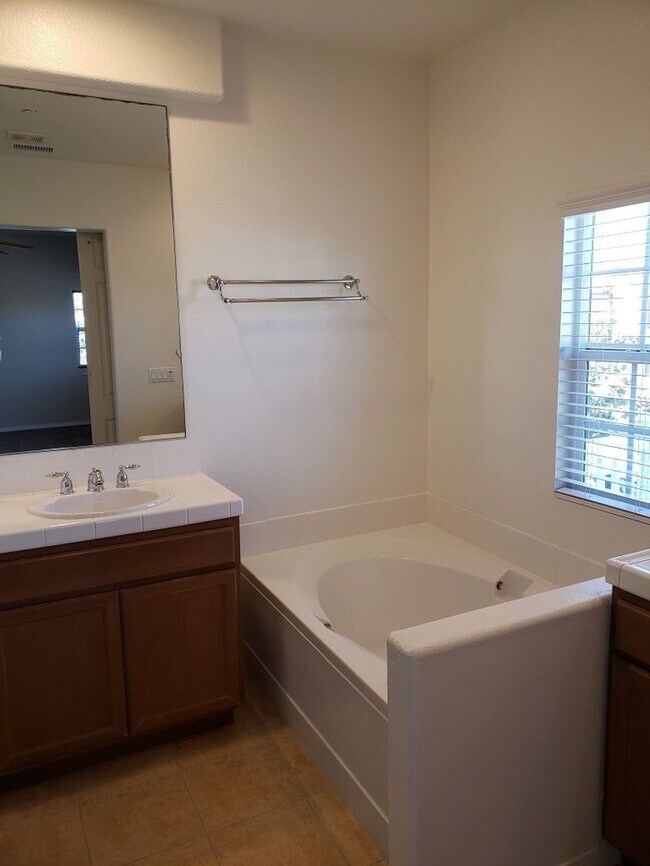 Building Photo - 3+2.5 Single Family Home at Riverpark