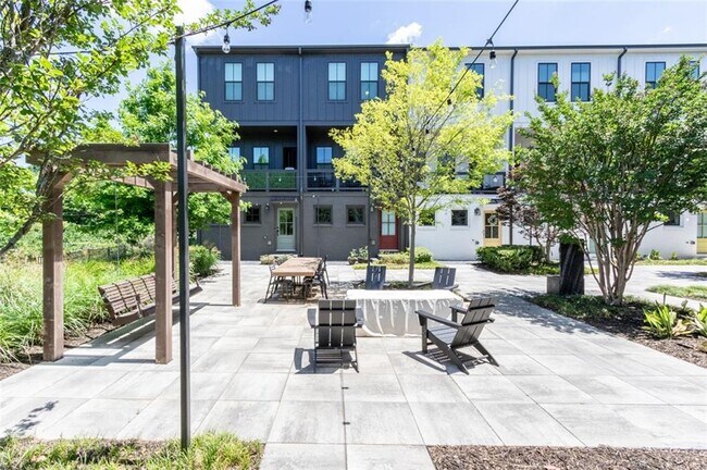 Building Photo - 912 Brees Ct