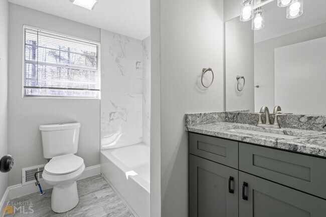 Building Photo - 5988 Lyndale St